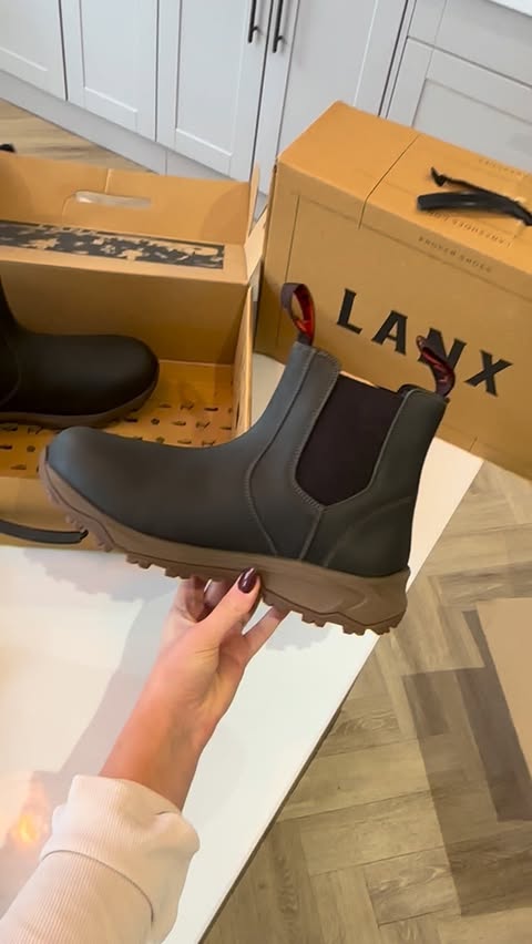 Instagram post by @littlelifeofroscoe for LANX. Caption reads: [...] you definitely stepped in on purpose.
LANX....