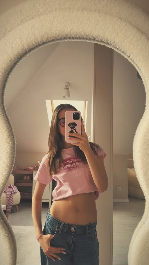 Instagram post by @misiaa.woja for In Print We Trust. Caption reads: [...] #newera #newglasses #viral #newme....