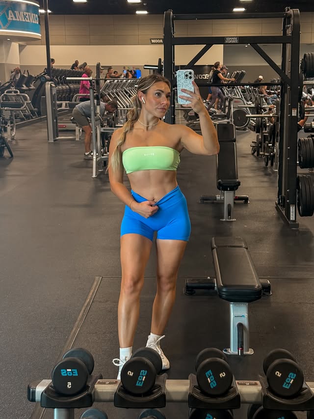 Instagram post by @_brittanylupton for DFYNE. Caption reads: let’s get this lift ☀️🌊👟🎧
it feels sooo good....