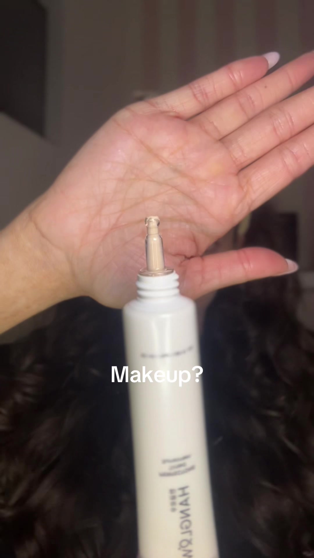 TikTok post by @iklaudi2 for Cosibella. Caption reads: [...] od Hanglow najdete v mém biu🩷 @Cosibella....