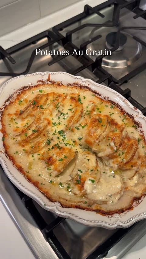 Instagram post by @eatpayylove for Cabot Creamery Cooperative. Caption reads: Potatoes au gratin are one of my FAVORITE side....