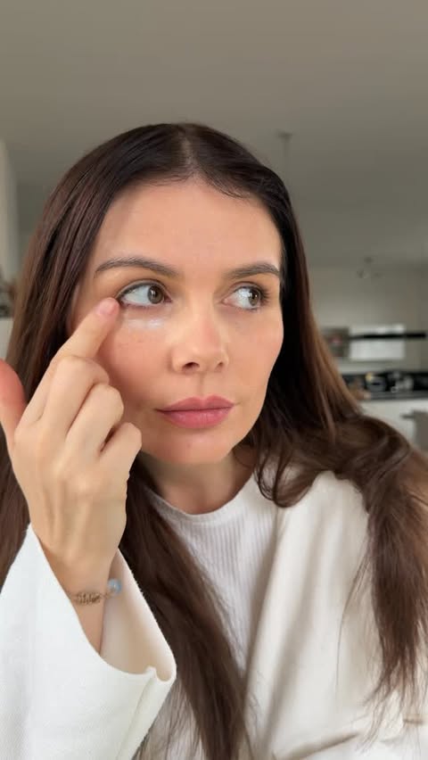 Instagram post by @yvonnedilauro for L'Oréal Paris. Caption reads: Anzeige| Schlaflose Nächte gehören bei uns einfach....