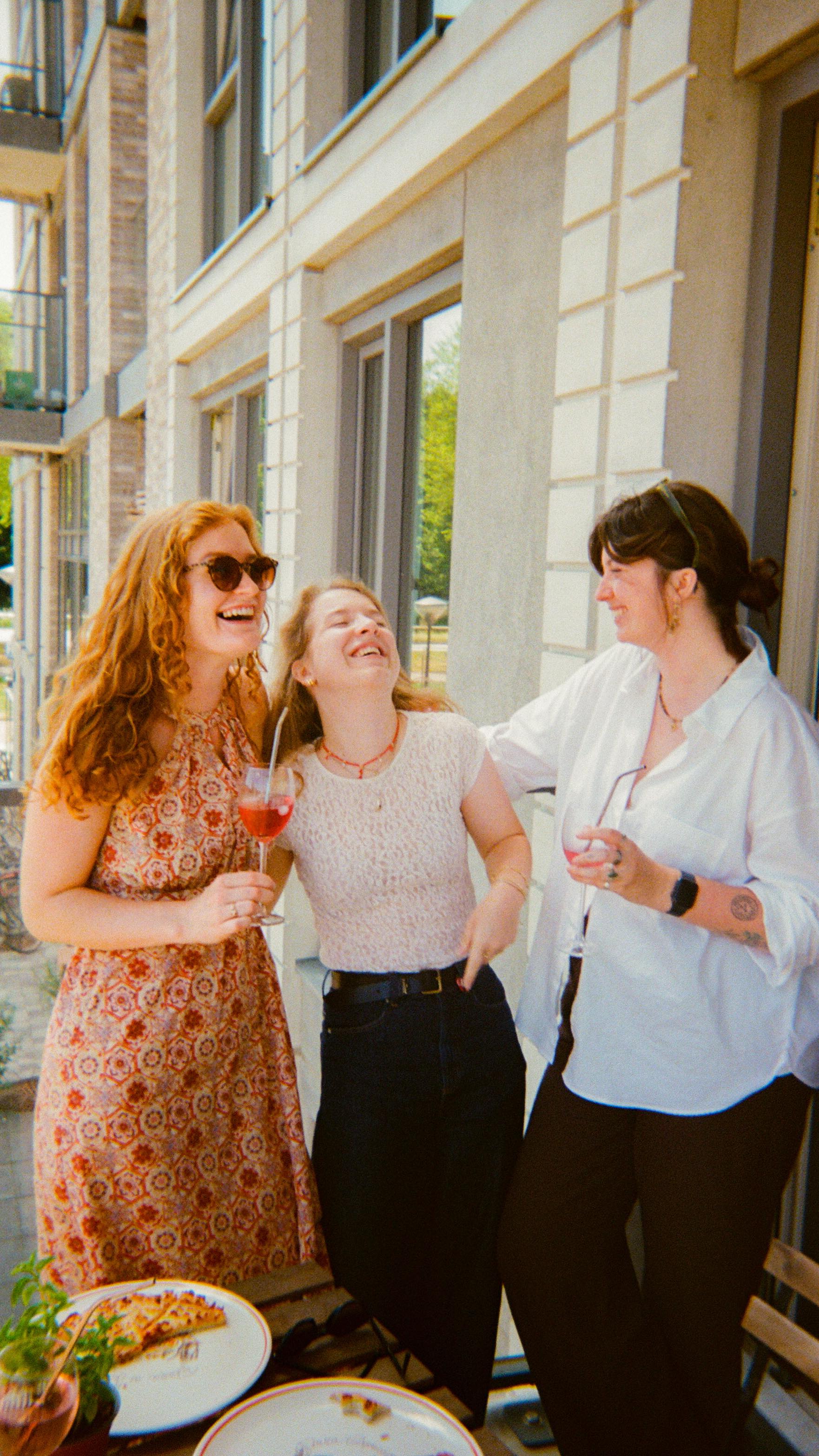 Instagram post by @noellehamoen for Instax. Caption reads: Pizza in one hand, camera in the other…
That’s....