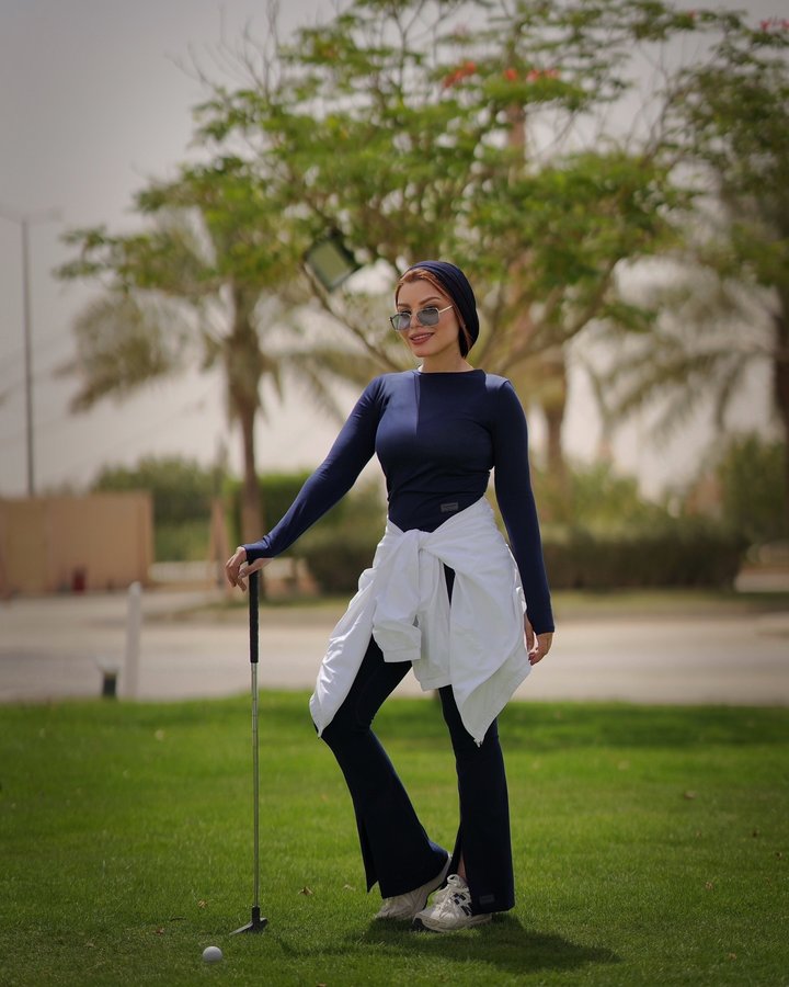 Instagram post by @nesmaelgoharyofficial for The Giving Movement. Caption reads: [...] with this sporty chic set from The Giving....