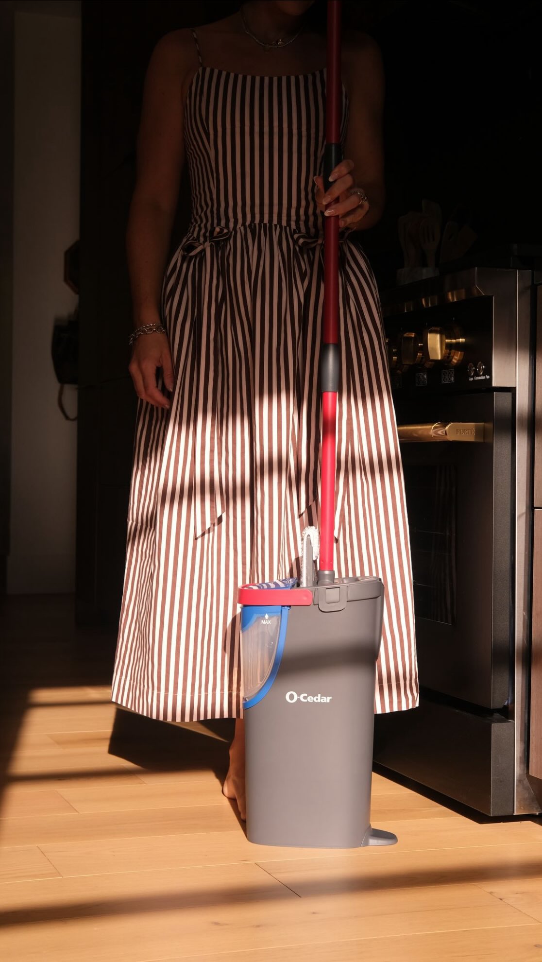 Instagram post by @meandmr.jones for O-Cedar. Caption reads: [...] to shine in listing photos thanks to....