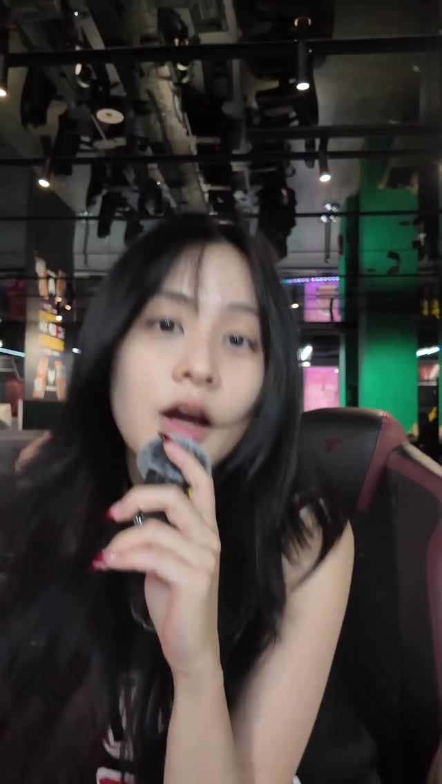 Instagram post by @jaxinee_tan for Acer. Caption reads: 💥 Gather your 5 Stack because it’s GAME TIME!....