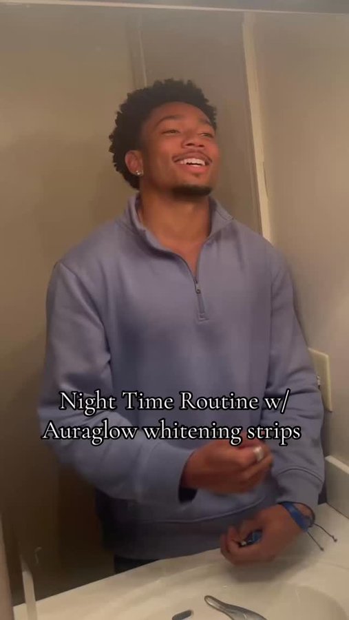 Instagram post by @daniellovv for AURAGLOW. Caption reads: [...] day with my favorite teeth whitener....