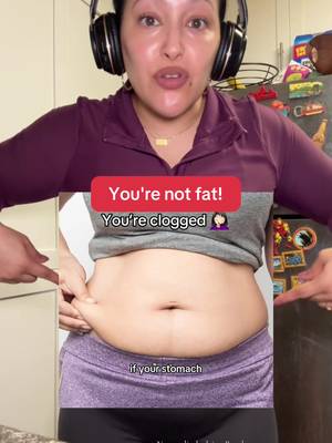 TikTok post by @dianaantuanette for Clean Nutra. Caption reads: [...] #puffiness #bloating #cleannutra....