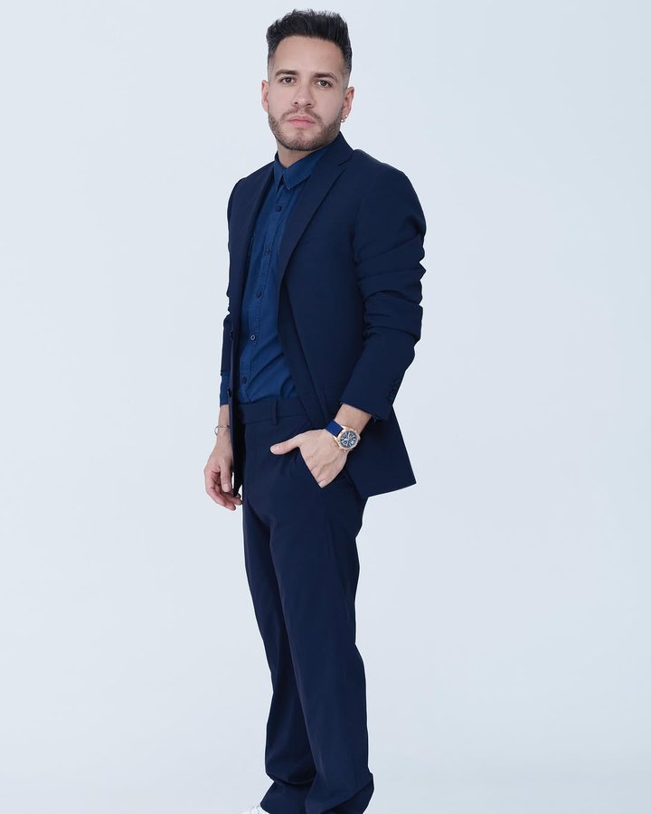 Instagram post by @ccarlos_o for GUESS Watches. Caption reads: what time is it {{ @guesswatches....