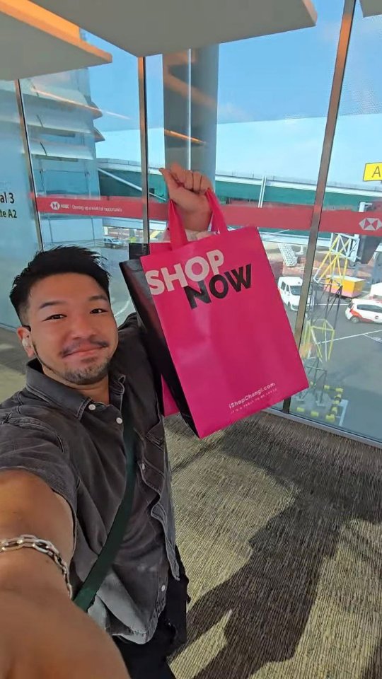 Instagram post by @aikenchia for iShopChangi. Caption reads: 🚨 S$1500 #GIVEAWAY ALERT! 🚨

Mariah Carey is....