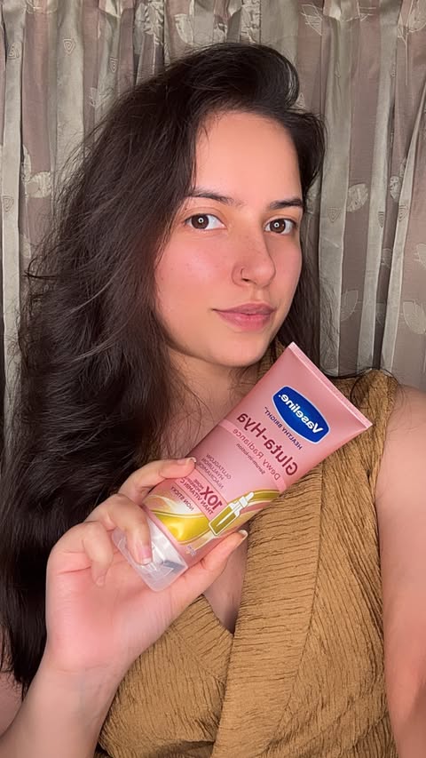 Instagram post by @rinky_gurnani for Vaseline. Caption reads: #AD
Not all lotions are equal… Vaseline Gluta-Hya....