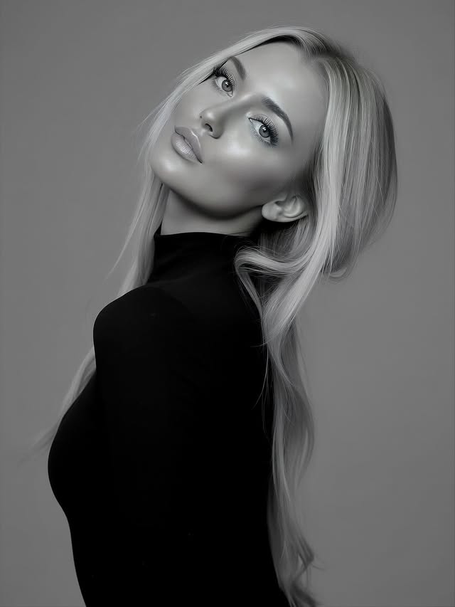 Instagram post by @quincey.zimmerman for bareMinerals. Caption reads: bet you can’t guess what makeup brand I’m wearing....