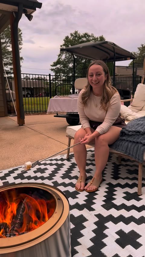 Instagram post by @thecourtneynielson for Solo Stove. Caption reads: Let’s set up my new @solostove Summit 19.5....