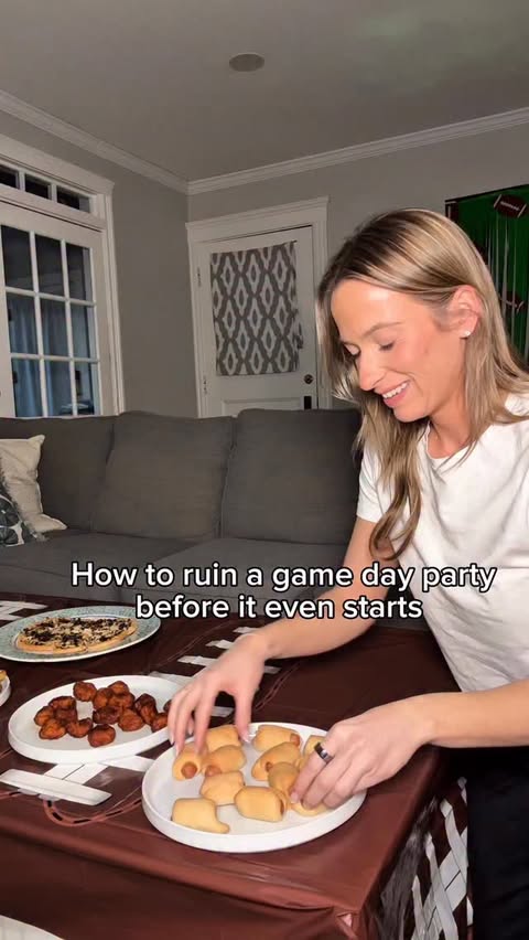 Instagram post by @everydaymaggie for Litehouse Foods. Caption reads: That was a close call 😅
Be the MVP of game day....