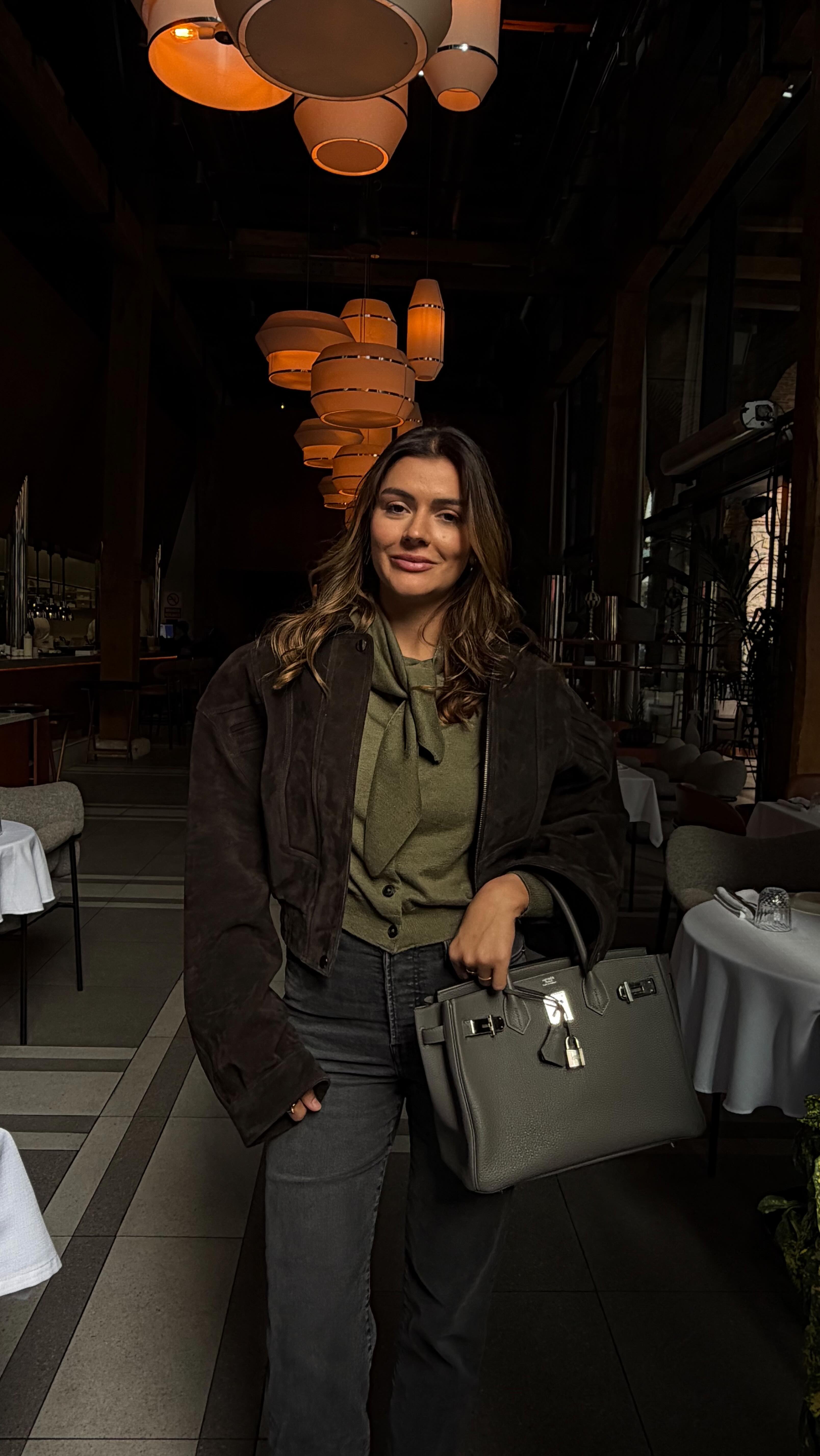 Instagram post by @busrayurtgul for AQUAZZURA. Caption reads: Bugun giydiklerim 🤎 jean: @levis_tr ribgace....