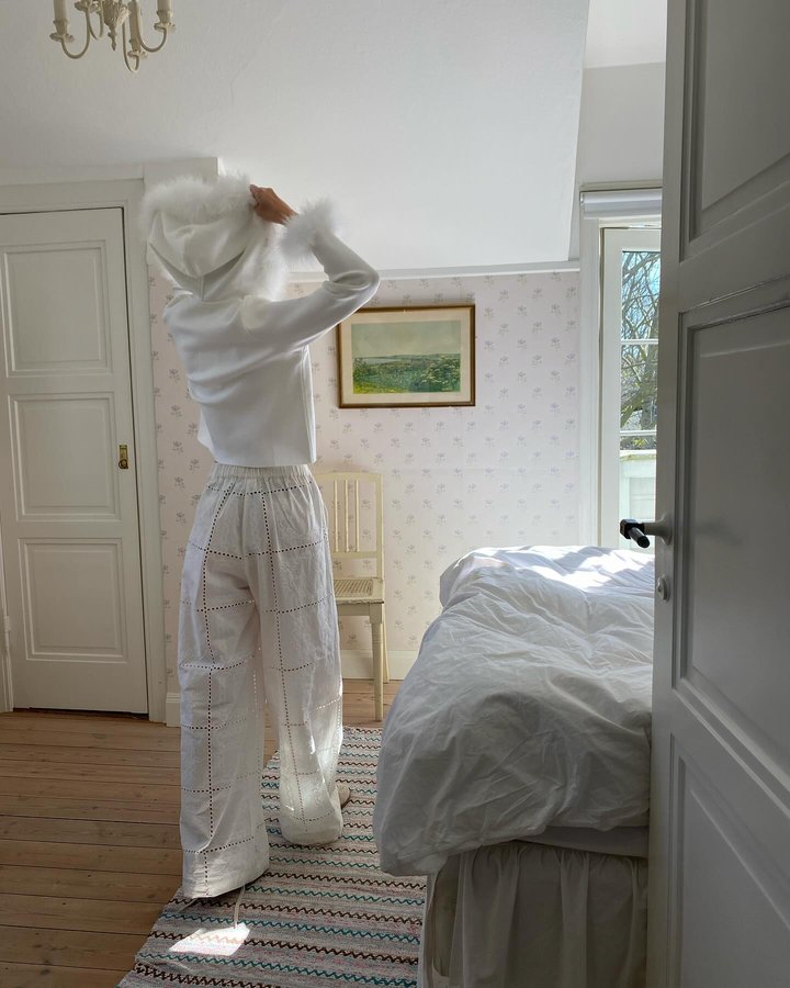 Instagram post by @mathildeaugustadam for Sleeper. Caption reads: [...] do the same 🤍 

[ honouring my....