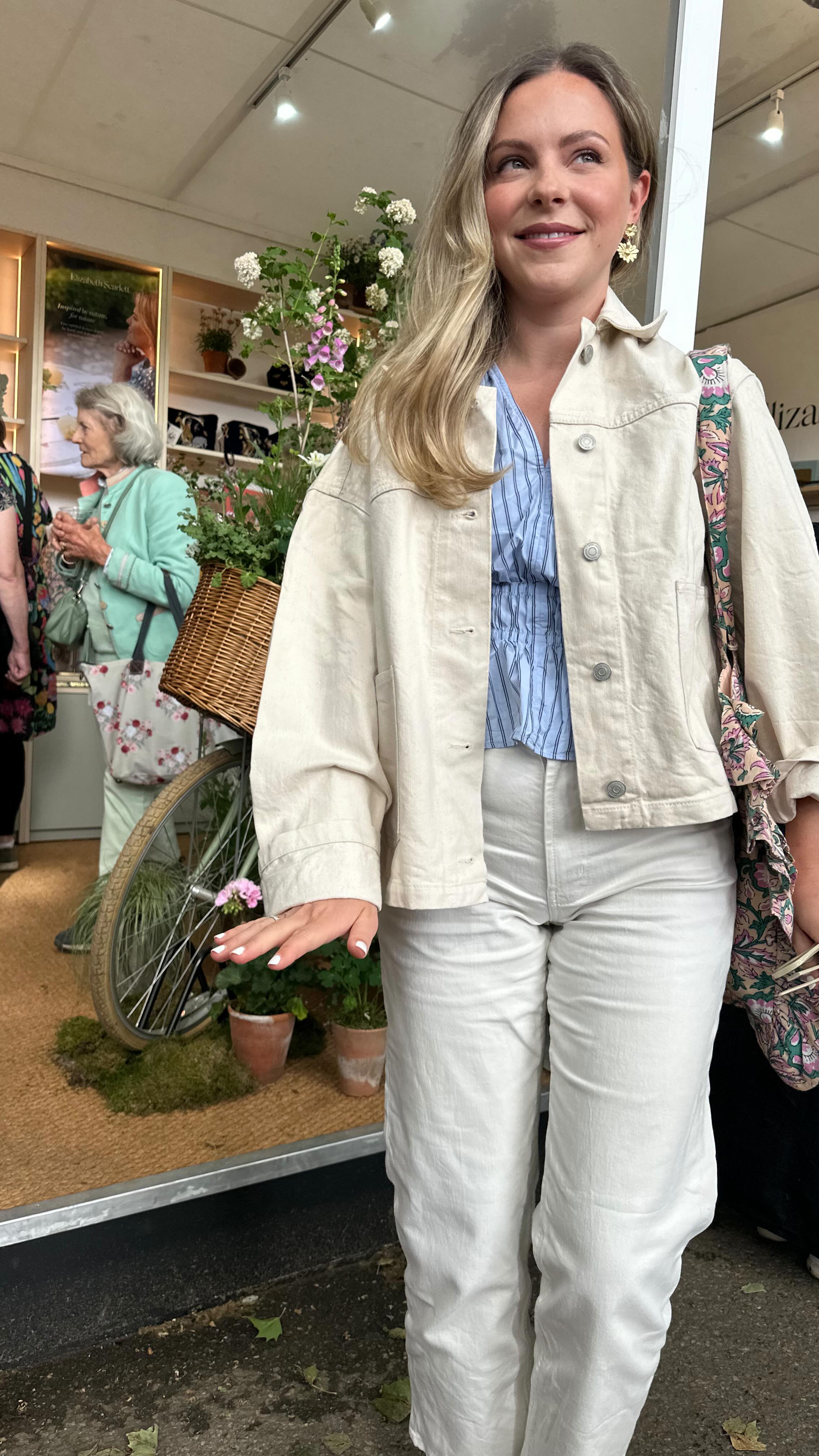 Instagram post by @flikshaw for Elizabeth Scarlett. Caption reads: [...] #fyp #foryou *pr invite @elizabethscarlett.