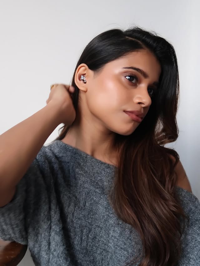 Instagram post by @shubhra.vaity for Loop Earplugs. Caption reads: These look like jewellery, feel like nothing, and....