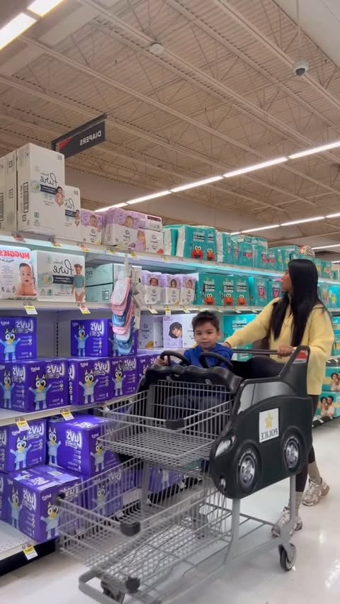 Instagram post by @areannaliddell for Giant. Caption reads: [...] refill my diaper caddie and diaper bag.....