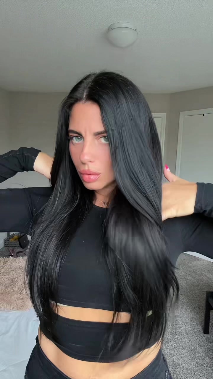 TikTok post by @sarah.x3_ for Sunny Hair. Caption reads: #sunnyhair #sunnyhairextentions #extensions #fyp....