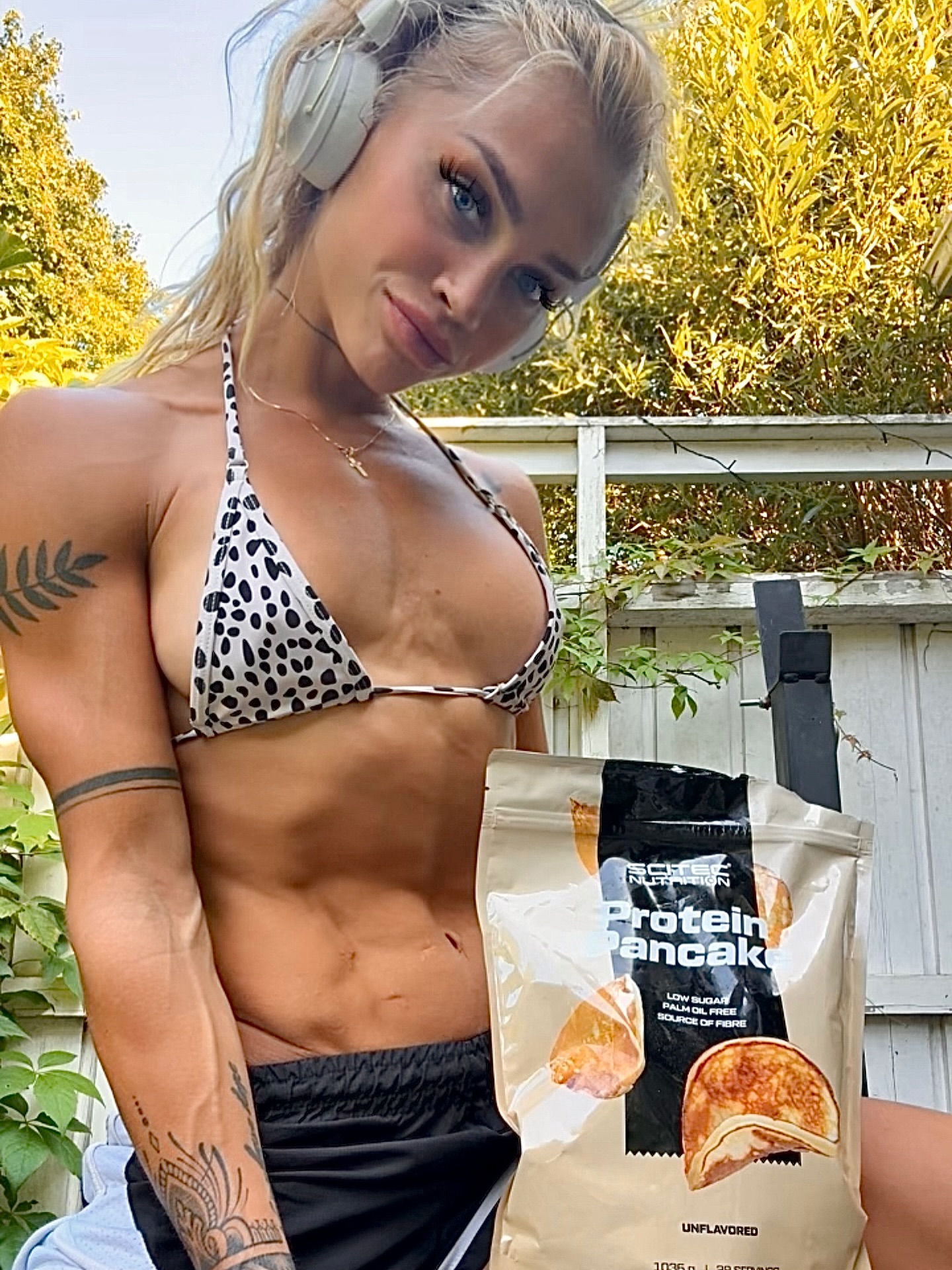 Instagram post by @svagtillstark for Scitec Nutrition. Caption reads: Pancakes after lifting? 😋🥞

#scitecnutrition....