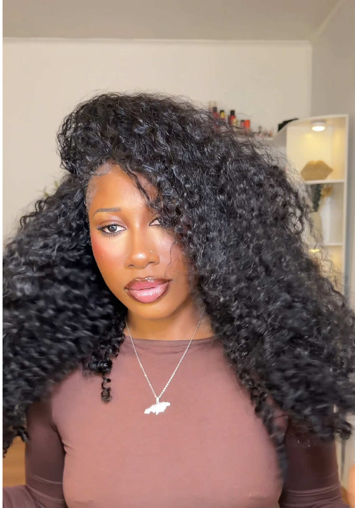 TikTok post by @arriisbad for Cheetah Beauty Hair Shop. Caption reads: [...] everyone’s obsessed with 😍 @Cheetah Beauty....