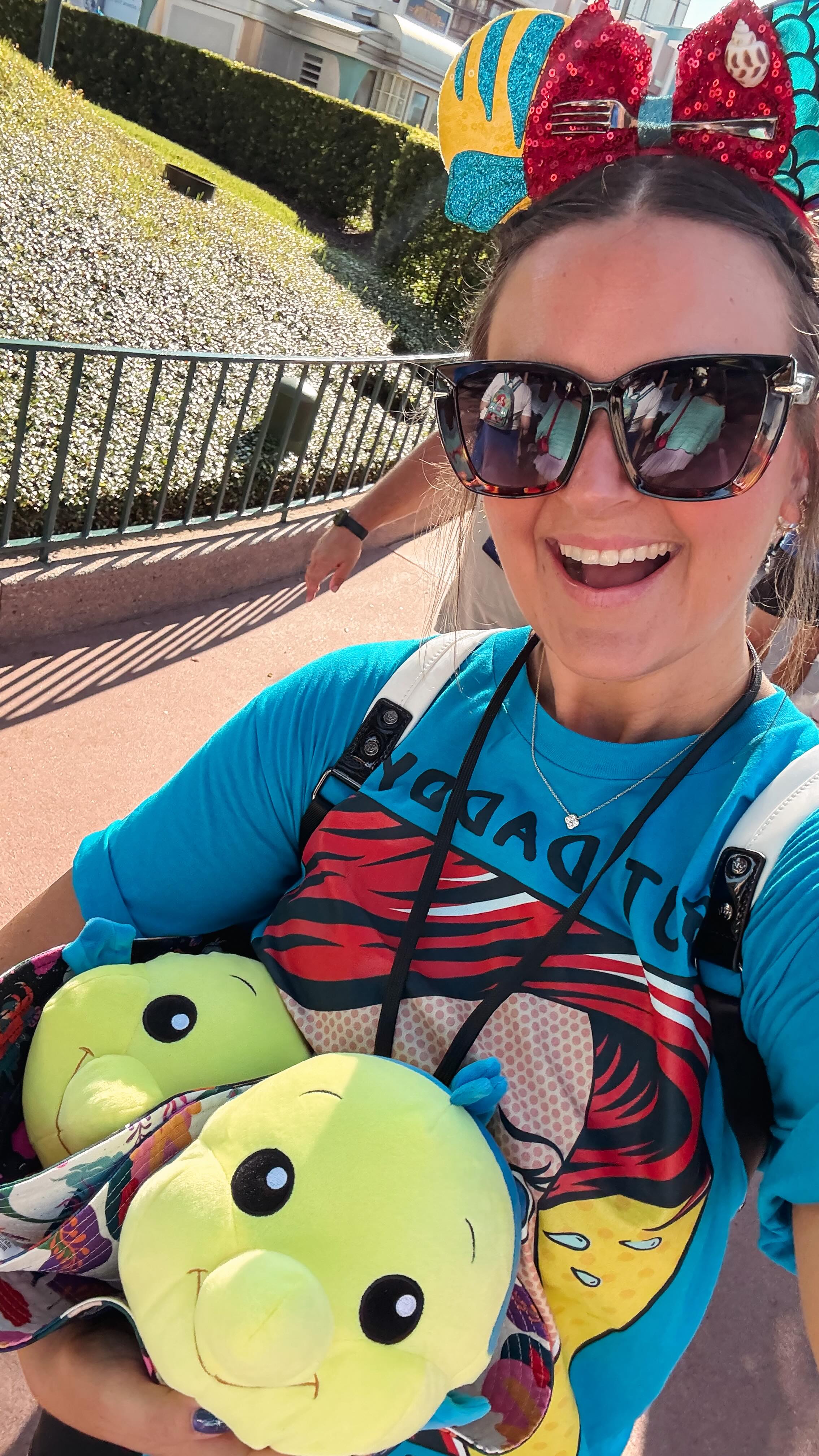 Instagram post by @itscourtneyhamilton for Undercover Tourist. Caption reads: Serotonin boost 💯🍍 

say HAPPY for a Iink to my....