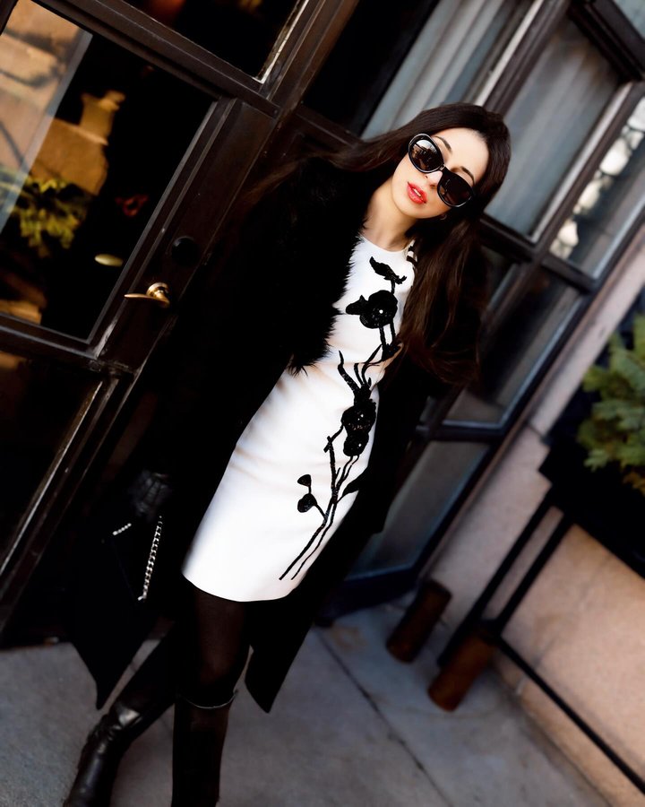 Instagram post by @sashagracee for Hairtamin. Caption reads: [...] discount code) Also hairgummies from....