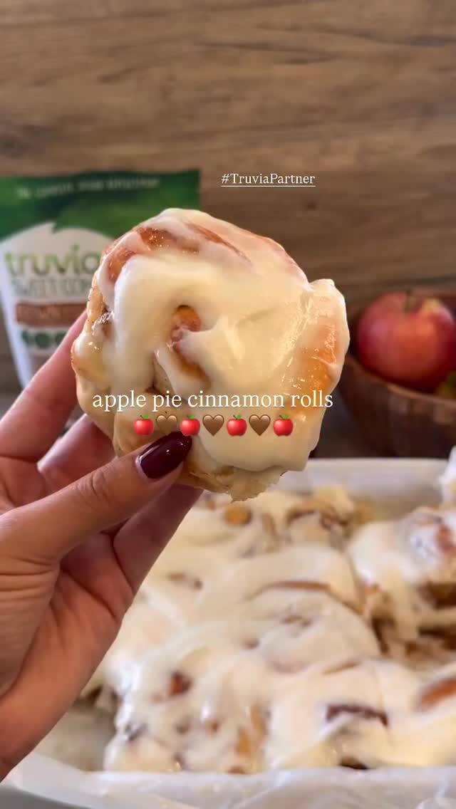 Instagram post by @foodtherapywithmeg for Truvia. Caption reads: apple pie cinnamon rolls ✨🍎🥧 

These apple pie....