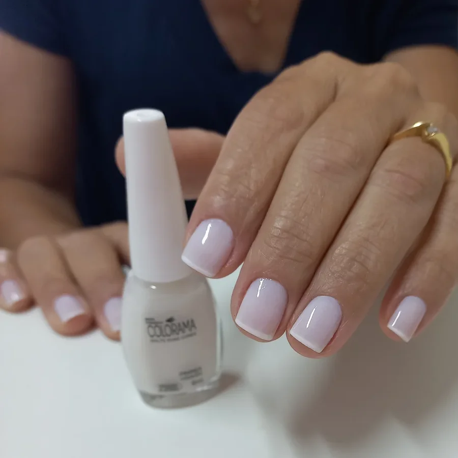 Instagram post by @arianedelgadoesmalteria for Colorama Esmaltes. Caption reads: Amoo 🤌🤍

@esmaltecolorama.