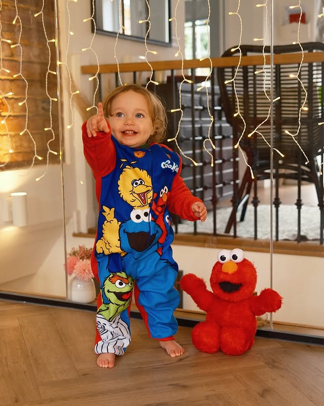 Instagram post by @daywithdad for Sesame Street. Caption reads: [...] latest thing 😍💝 @justplayproducts....