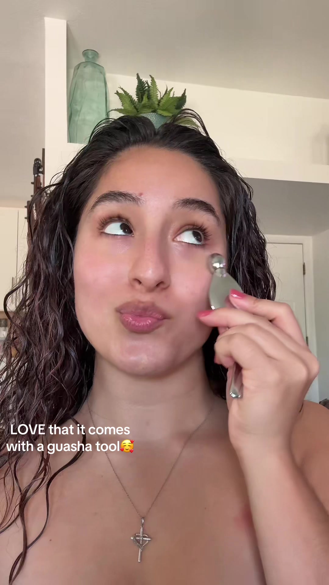 TikTok post by @giselleferreira for In My Eyes. Caption reads: [...] felt so hydrated 😭🤍 #darkcircles @InMyEyes....