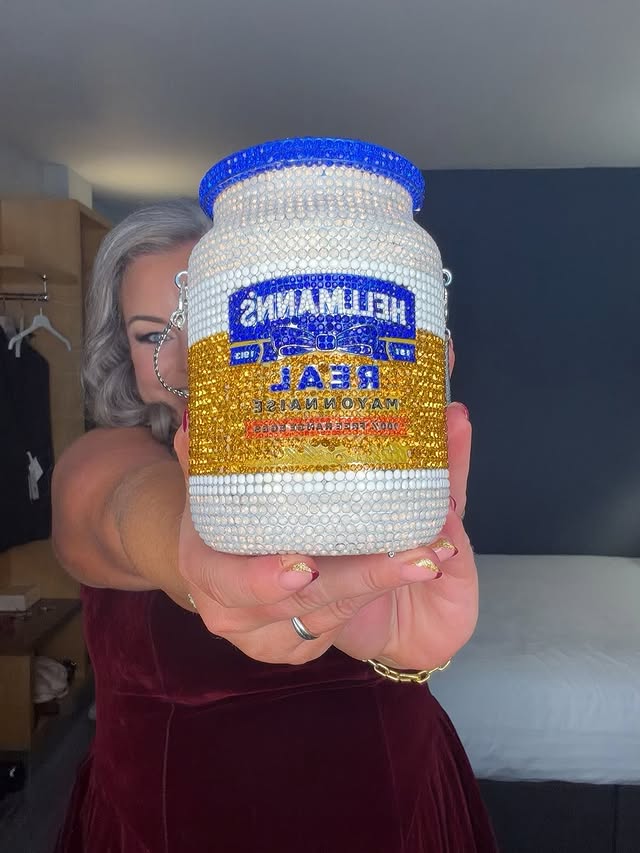 Instagram post by @becs_journey_to_health for Hellmann's. Caption reads: [...] Spend the night with me a bejewelled....