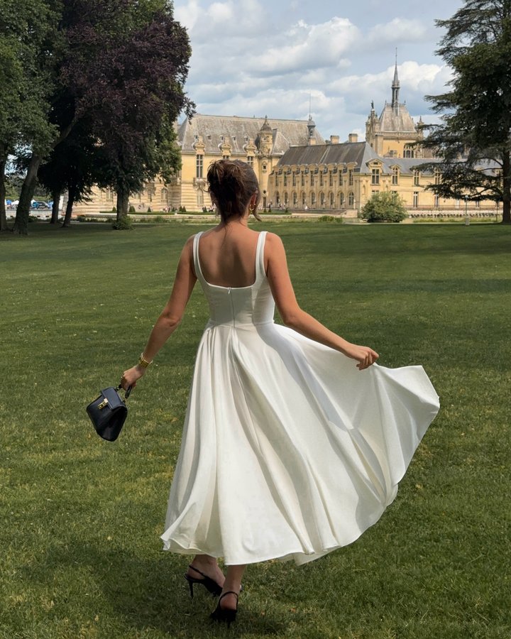 Instagram post by an influencer for Club L London. Caption reads: [...] getaway in this dreamy @clubllondon dress....