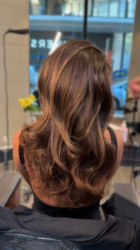 Instagram post by @hair.by.suzi for Cocoandeve. Caption reads: [...] Let me show you how 🫶🏼

Using the....