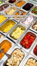 Instagram post by @jktfoodbang for SaladStop!. Caption reads: [...] MENTAI !! Baru ngerti sekarang kenapa....