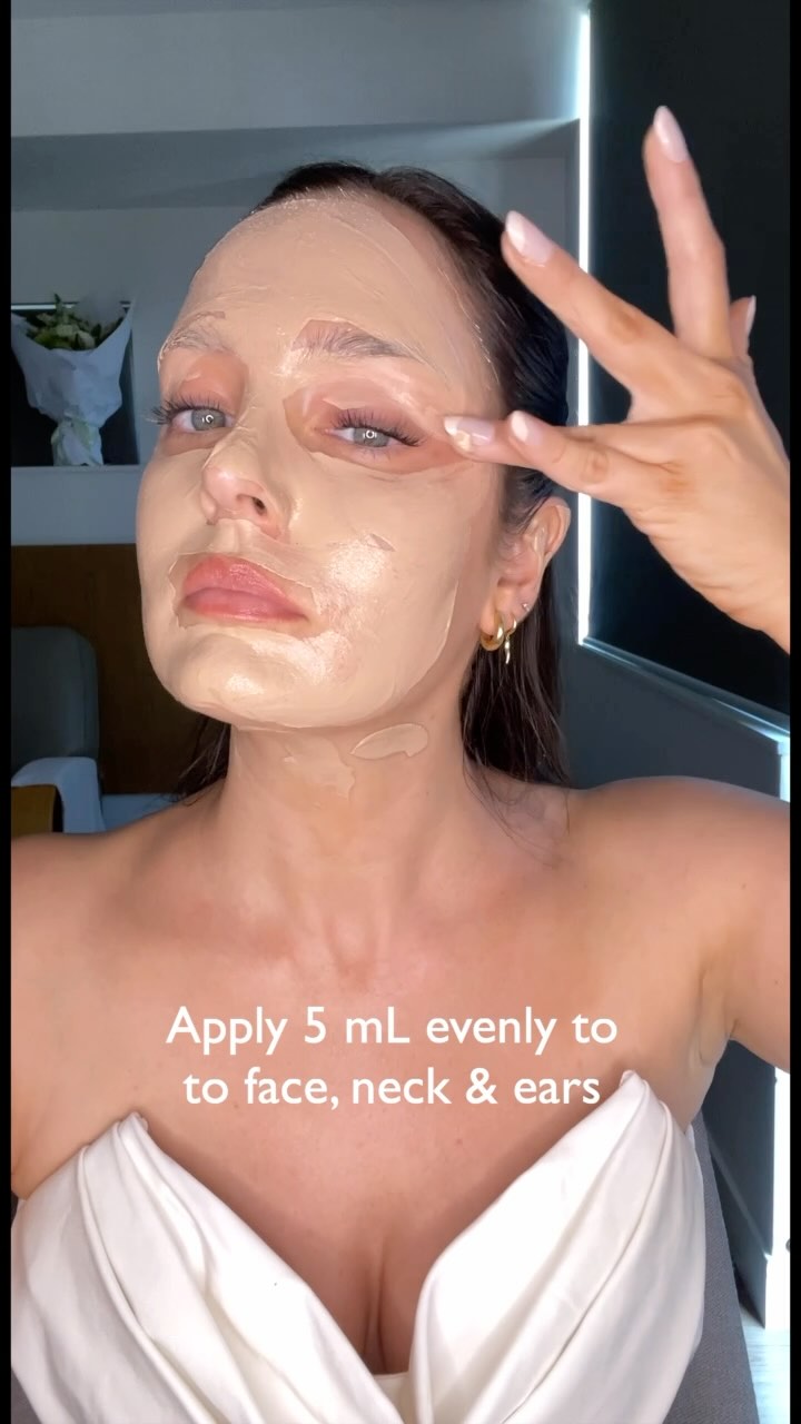Instagram post by @chloemorello for Priceline. Caption reads: I get this message in my DM everrry time I apply....