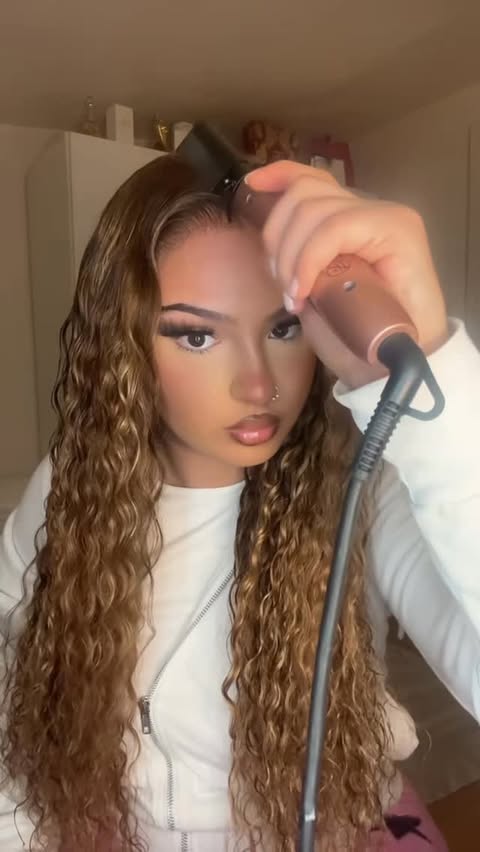 Instagram post by @kaaro.lna for UNice Hair. Caption reads: wig by @unicehair_fr -15% : UNF15 lien de la wig....
