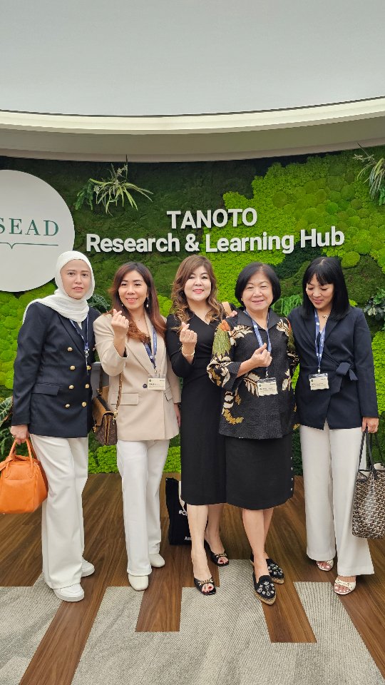 Instagram post by @cristineliman for Allianz. Caption reads: [...] among five female leaders to represent....