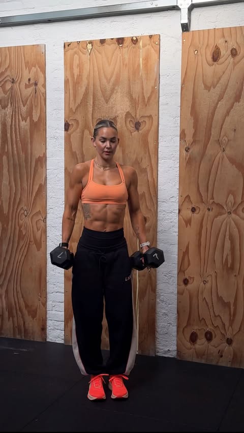 Instagram post by @lottiealicelamb for EvolveYou. Caption reads: Here are my non negotiable upper body movements I....