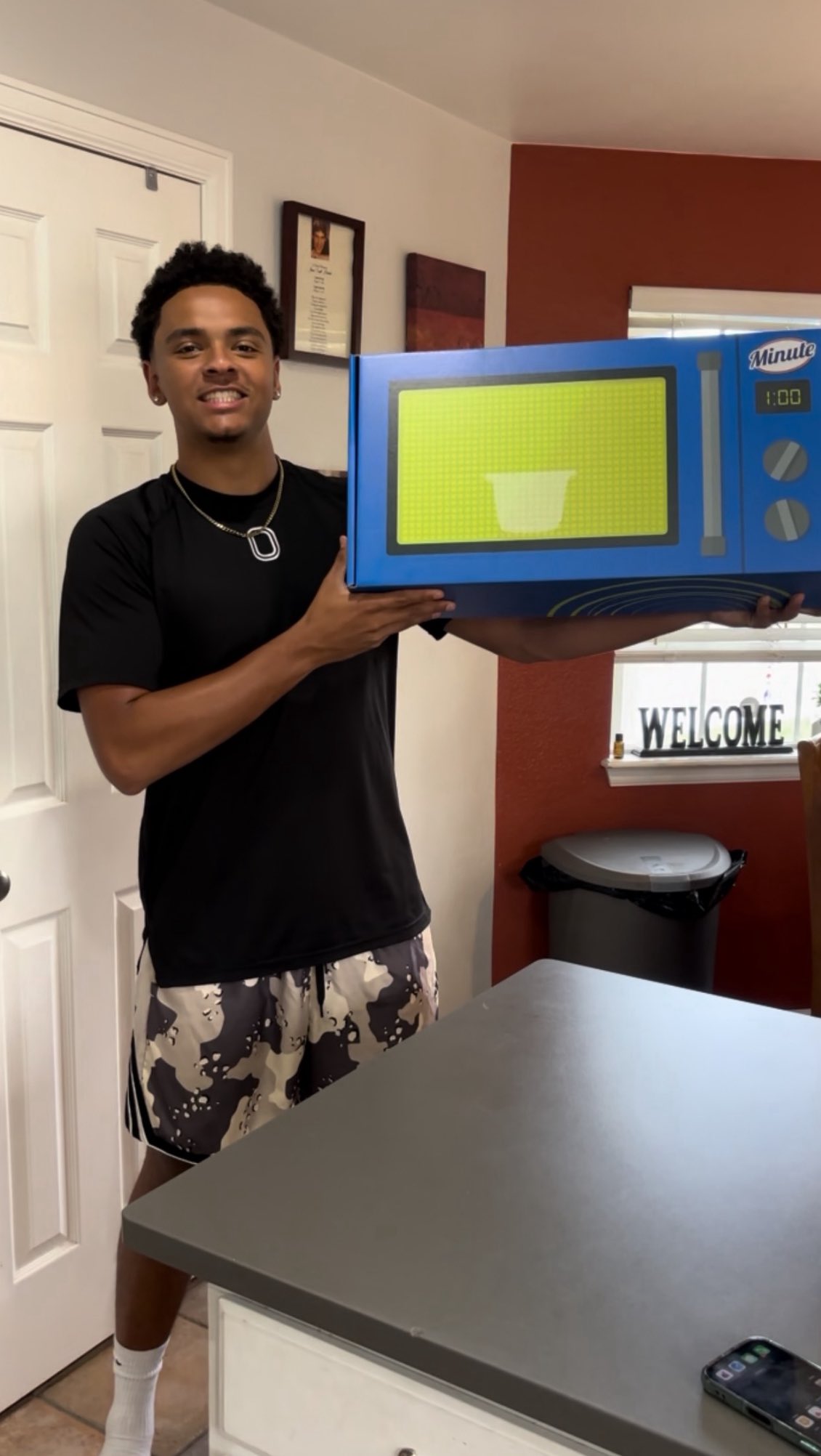 Instagram post by @quincyjhelsel for Minute Rice. Caption reads: Not gatekeeping my go-to after the gym 👀 Minute....