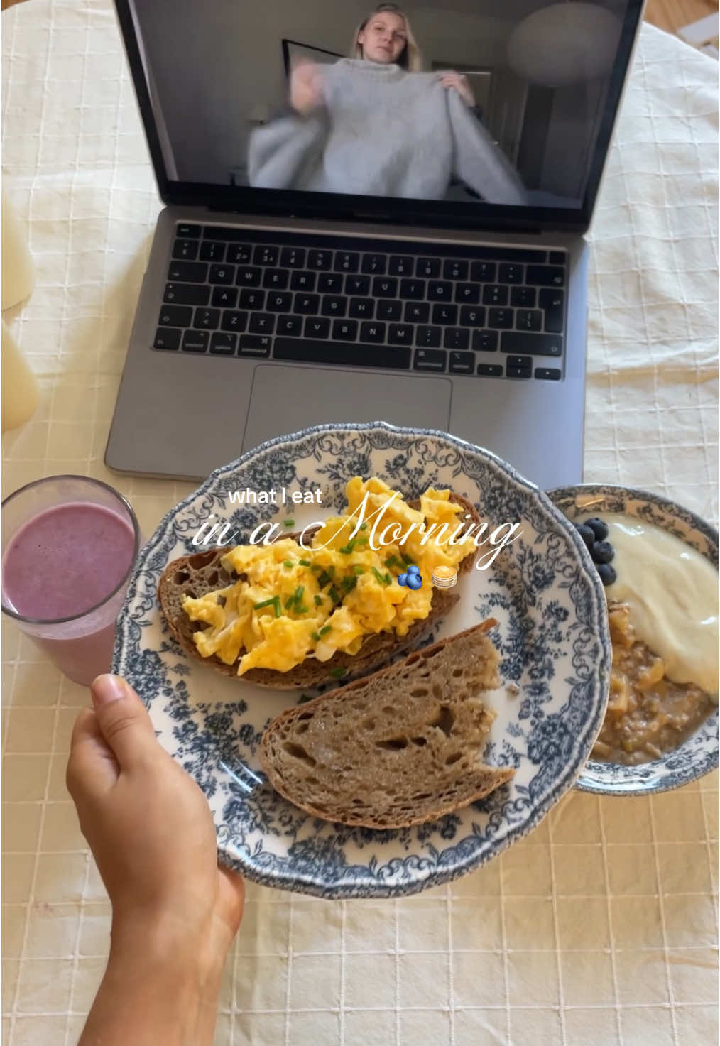 TikTok post by @bysofiaoliveira for Alpro. Caption reads: #pub Uma manhã comigo e com um bom banquete para....