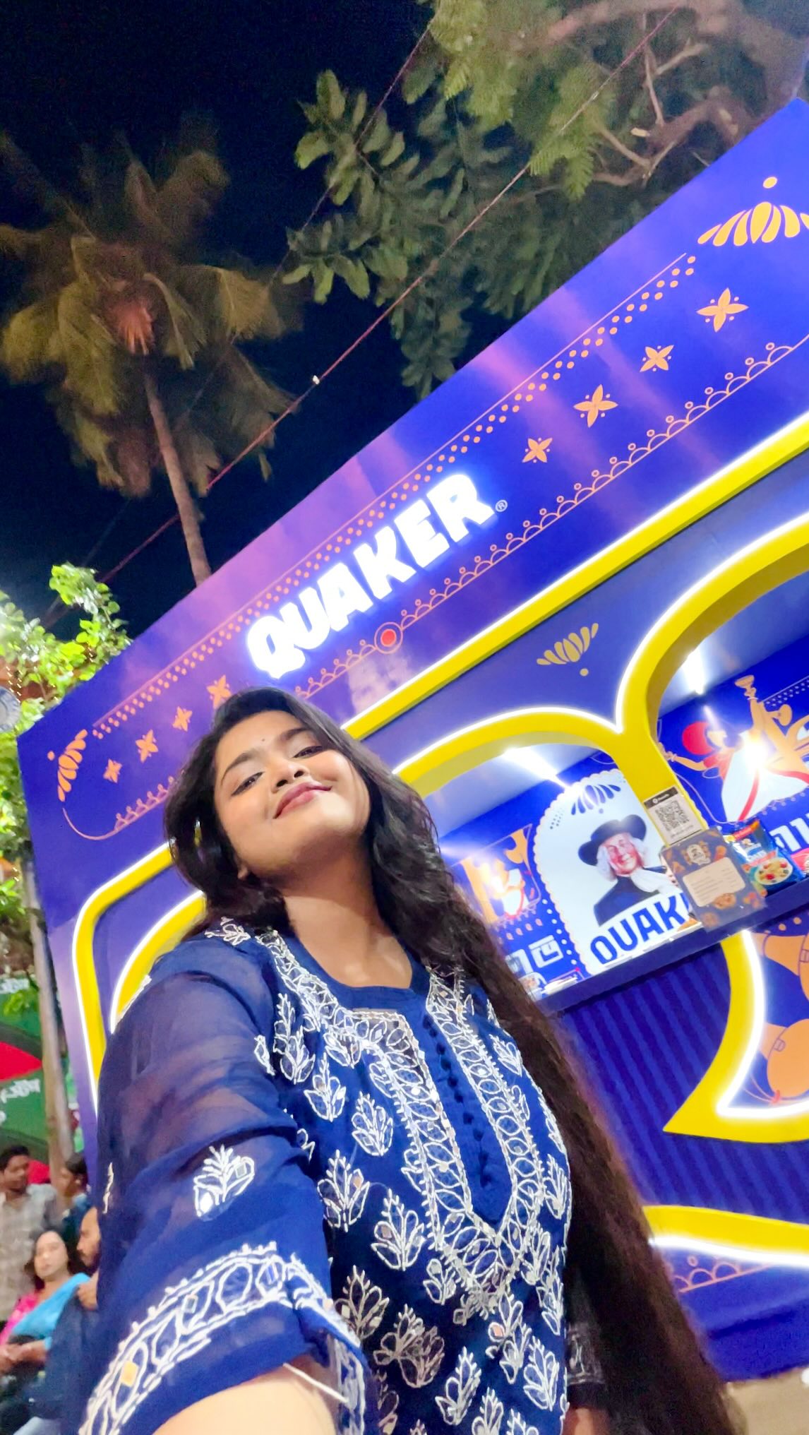 Instagram post by @disha_bhaumik for Quaker Oats. Caption reads: This Pujo, pandal hopping met its perfect match —....