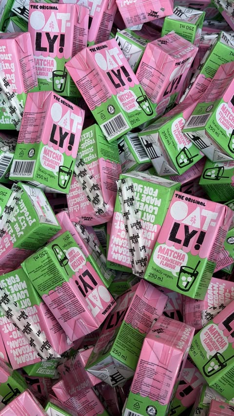 Instagram post by @elliee.rob for Oatly. Caption reads: Sip back and relax with @oatly strawberry matcha....