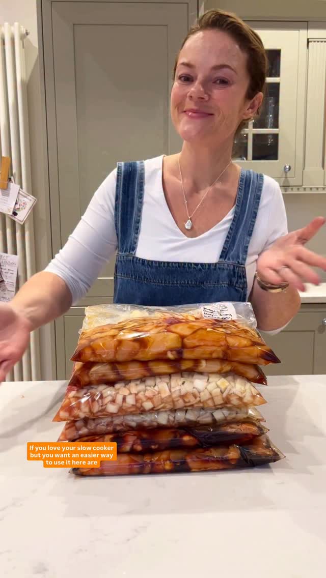 Instagram post by @tamingtwins for HarperCollinsUK. Caption reads: Another fave set of dump bags! You loved this one....