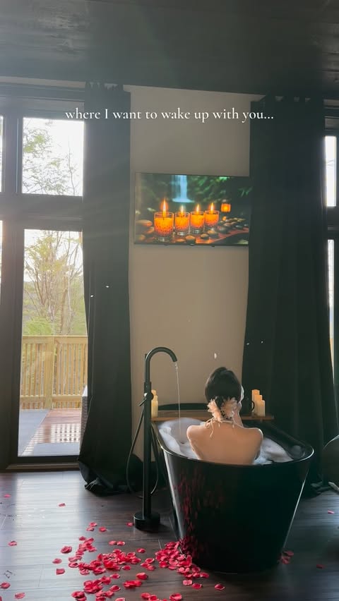 Instagram post by an influencer for Hinata Retreat. Caption reads: [...] dreaming of coming back ✨ @hinataretreat 📍....