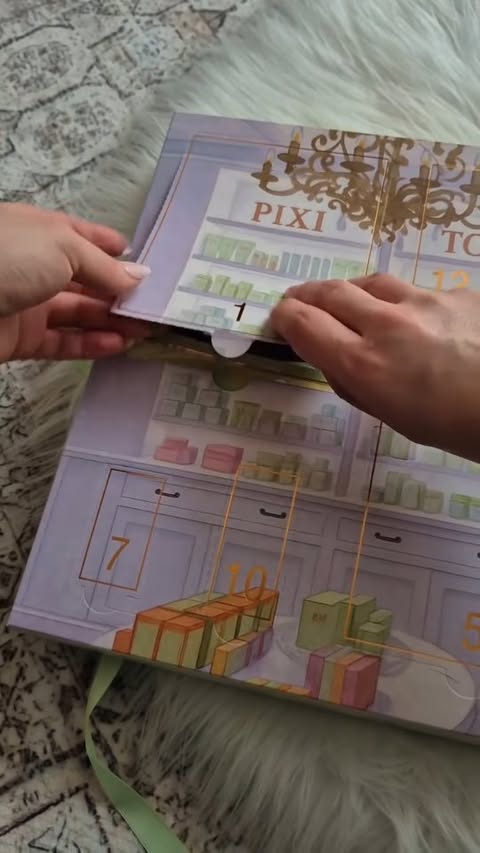 Instagram post by @zanejos for Pixi Beauty. Caption reads: Thank you @pixibeauty

🎄🎄🎄

PixiBeauty [...].