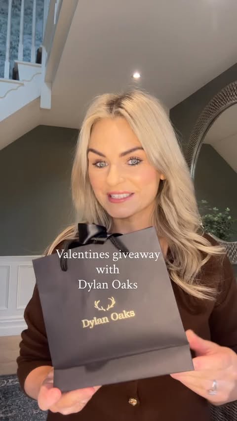 Instagram post by @arlenecostello_ for Dylan Oaks. Caption reads: [...] for you 💕💖 I have teamed up with....