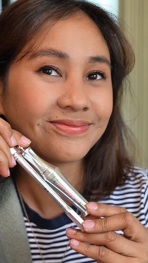 Instagram post by @willworkformascara for Benefit Club Pink US. Caption reads: [...] Gifted by @benefitcosmetics....