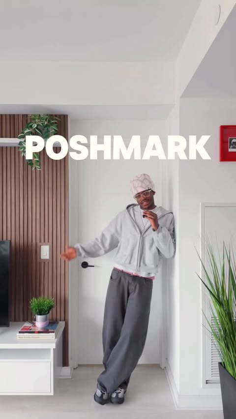 Instagram post by @desir.gt for Poshmark. Caption reads: [...] wearing? I started rotating mine on Poshmark....